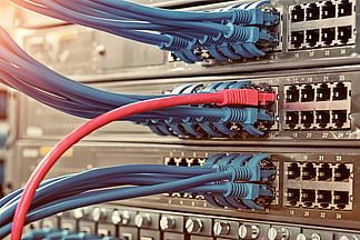 آپٹیکل فائبر کیبلز کے مابین تعلقات